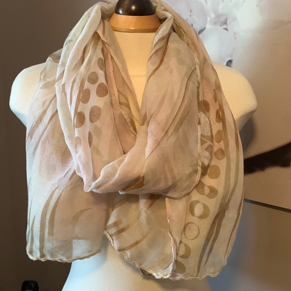 Scarf cream and tan patterned versatile measures 2 feet x 6 feet
